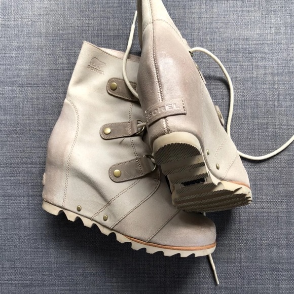 Sorel Boots - Picture 2 of 4